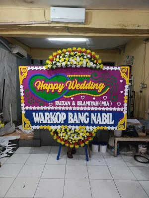 Papan Bunga di Tanggan Gesi