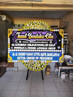 Papan Bunga di Tanggan Gesi